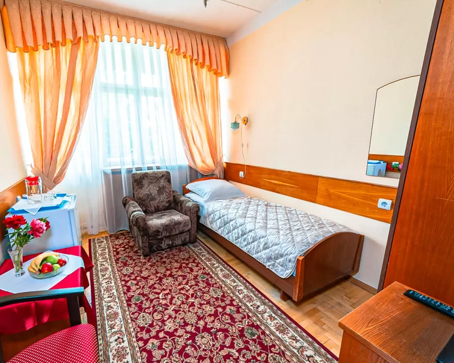 Номер «Стандарт» 1-местный 1-комнатный в Центральном Военном Санатории в г. Пятигорске - фотография