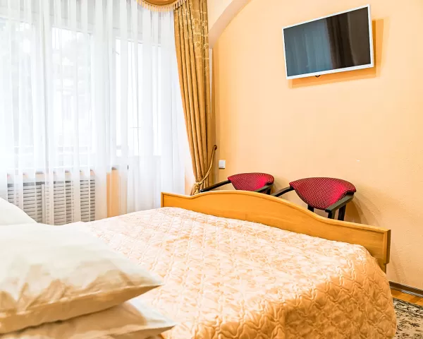 Номер «Люкс» 2-местный в Центральном Военном Санатории в г. Пятигорске - фотография