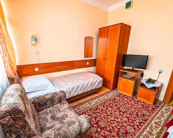 Номер «Стандарт» 1-местный 1-комнатный в Центральном Военном Санатории в г. Пятигорске - фотография