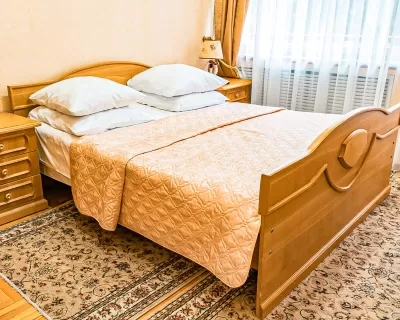 Номер «Люкс» 2-местный в Центральном Военном Санатории в г. Пятигорске - фотография